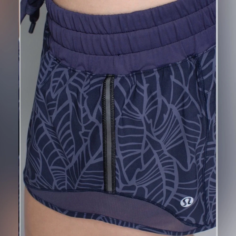 Lululemon Hotty Hot Short✨✨ Pretty Palm Cadet Greyvy / Cadet Blue✨✨